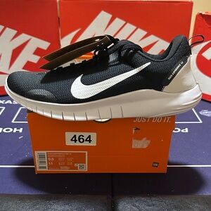Nike Men's Black and White Athletic Shoes